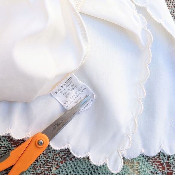 VTG White Embroidered Half Slip - Picture 5 of 6